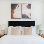 43-4D Newly Furnished 2Br Full Service 24H Doorman Laundry Gym
