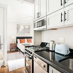 234 Mott-9 Prime Soho Cozy New Studio Wd In-Unit