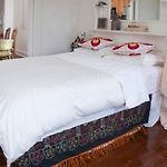 La Maison Des Sirenes 2, Bohemian, Eclectic Apartment