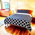 Lga 5 Mins, 3 Bedrooms Duplex Private House With Backyard !