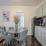 2 Bedroom Unit In Central Manhattan
