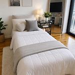 Bright Studio Apt In Lic With Views, Fully Equipped!