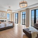 Penthouse Modern Spacious Bedrooms