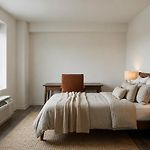 Waterside Plaza Full Service Luxury 3 Bedroom