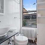 2 Bedroom Unit In Central Manhattan