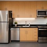 Bright Studio Apt In Lic With Views, Fully Equipped!