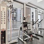 Luxury Midtown 2Br, Views, 24-7 Doorman, W-D New York City