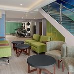 Holiday Inn Express & Suites Woodside Laguardia Airport