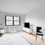 Modern Midtown East Suites By Sonder