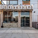 Umbrella Hotel Brooklyn - Newly Renovated