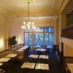 Wales Hotel 3*