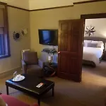 Wales Hotel 3*