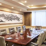 Sheraton Laguardia East Hotel 3*
