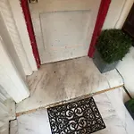 Private In Manhattan Guest house