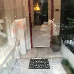 Private In Manhattan Guest house