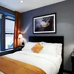 Oyo Times Square 4*