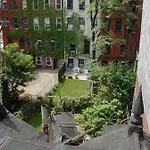 Private In Manhattan Guest house