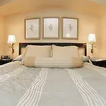 Plaza Athenee Hotel 5*