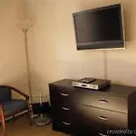 Metro Apartment *