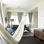 Nu 4*