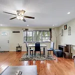 Modern Cozy 3br Just 10 Mins From Jfk! New York