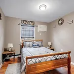 Holiday home Modern Cozy 3br Just 10 Mins From Jfk! New York
