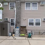 Modern Cozy 3br Just 10 Mins From Jfk! Holiday home