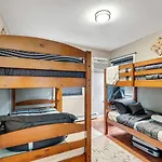 Modern Cozy 3br Just 10 Mins From Jfk! *