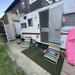 60s Surf Camper With Nyc Skyline View In Rockaway Chalet