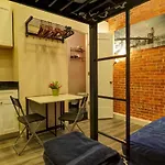 Hello Broadway Apartment *