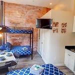 Hello Broadway Apartment