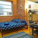 Hello Broadway Apartment *
