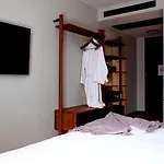 Dutch House Hotel *