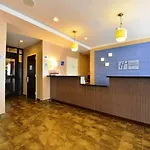 Country & By Radisson, Staten Island Hotel New York