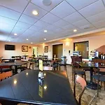 Hotel Country & By Radisson, Staten Island 3*