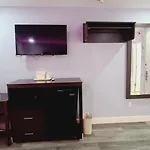 Hotel East 2*