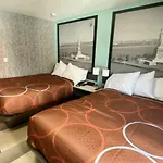 Super 8 By Wyndham Brooklyn Williamsburg 2* New York