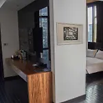 Sixty Les Hotel