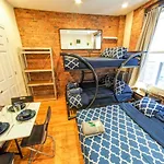 Hello Broadway Apartment