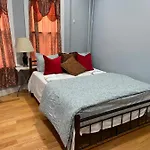 A Spacious In Queens Guest house *