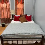 A Spacious In Queens Guest house