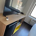 Days Inn & Suites By Wyndham Jamaica Jfk Airport