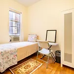 Guest house Empire Blvd