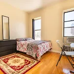 Empire Blvd Guest house *