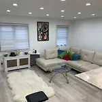 Renovated Jacuzzi Tub Nyc-lga-jfk Washer-dryer *