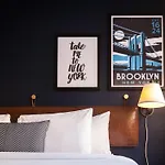 Hotel U Fifth Avenue, Empire State Building