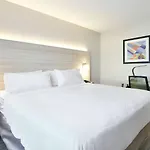 Country & By Radisson, Staten Island Hotel 3*
