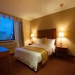 Ramada By Wyndham Flushing Queens 3*