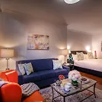 Avalon Hotel