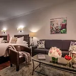 Avalon Hotel